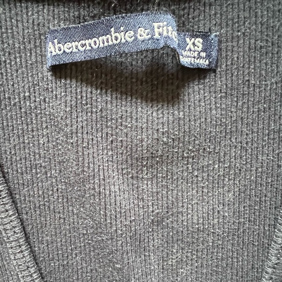 ABERCROMBIE AND FITCH BLACK V NECK RIBBED SHORT SLEEVE BODYSUIT SIZE XS - Picture 3 of 4